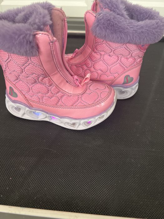 Sniegowce skechers ze swiecaca podeszwa rozm 26