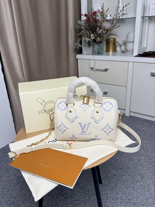 Сумка Louis Vuitton Speedy Bandouliere 20 Ivory / Light Purple Monogram