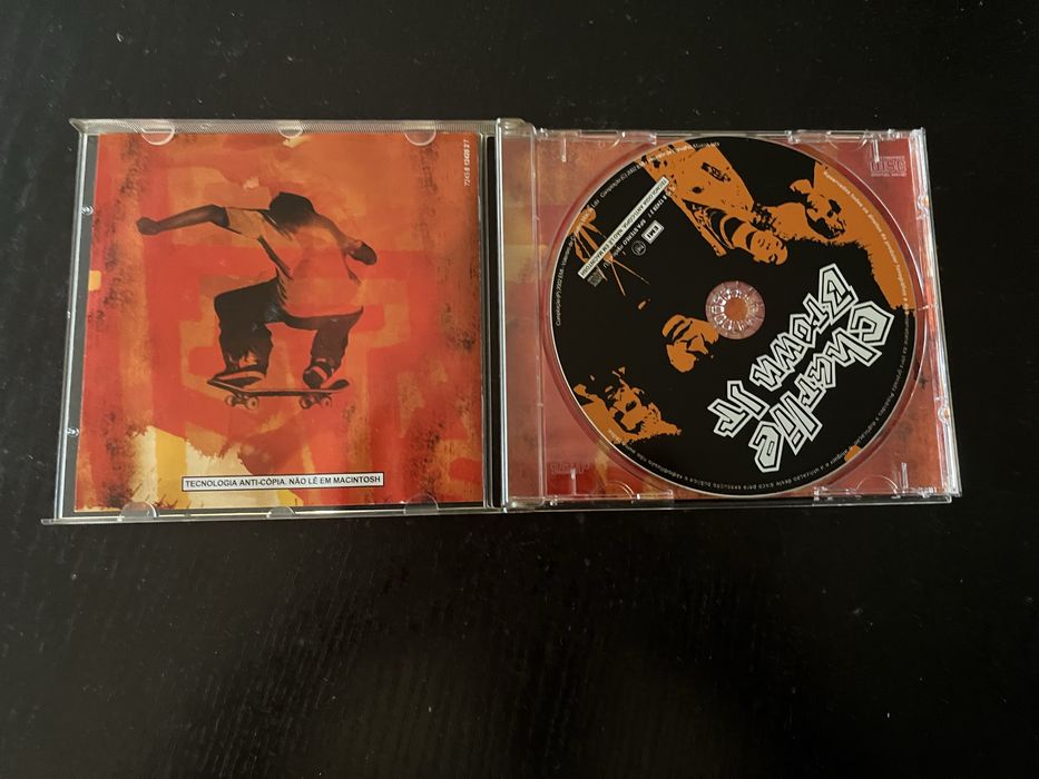 CD - Charlie Brown Jr.