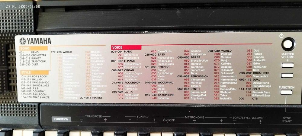 Piano Yamaha PSR-F50 + Estrutura de Suporte