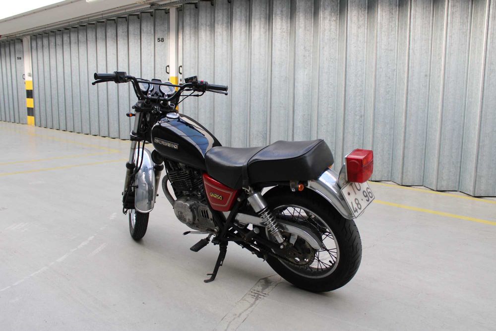 Suzuki GN 250 isenta de IUC