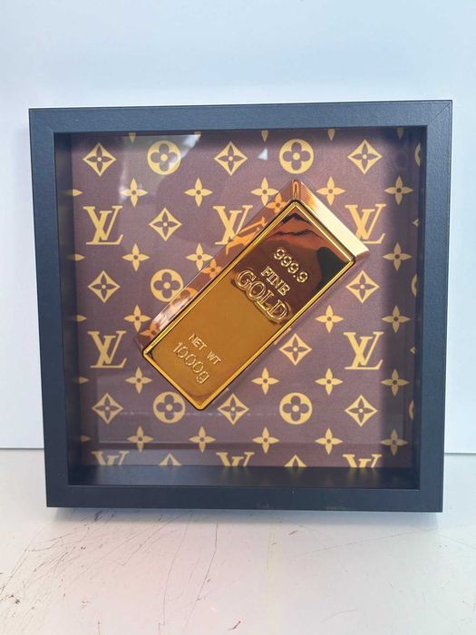 Escultura de POP ART Gold Bar by Louis Vuitton
