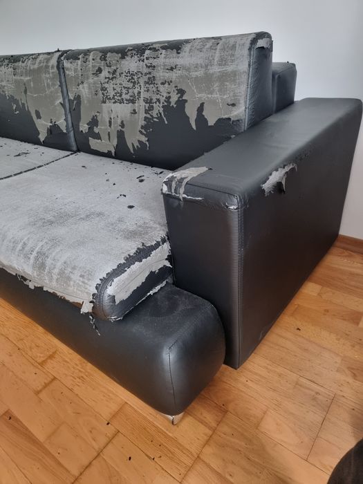 Sofa czarna z funkcją spania ekosķóra