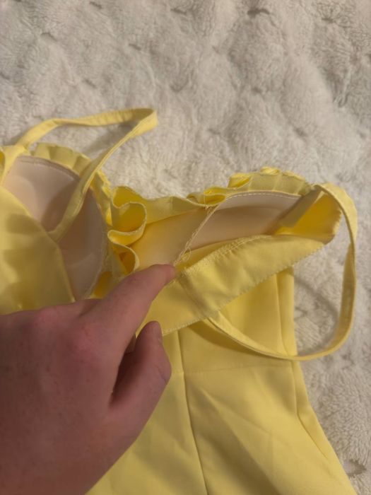 Сукня жовтого кольору