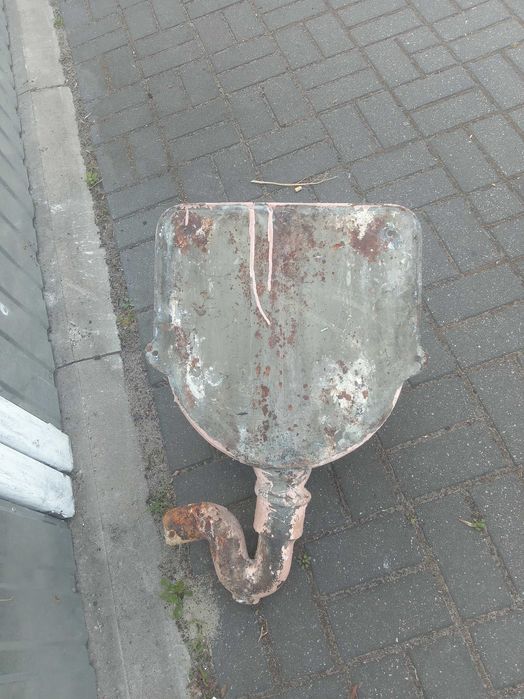 Stara umywalka żeliwna + syfon PRL