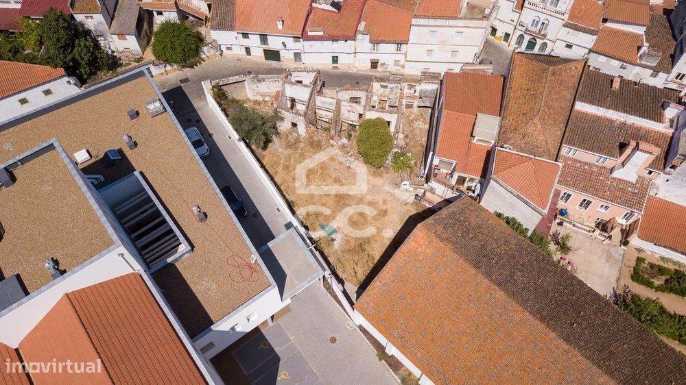 Terreno com Ruína, uma oportunidade única em Elvas!