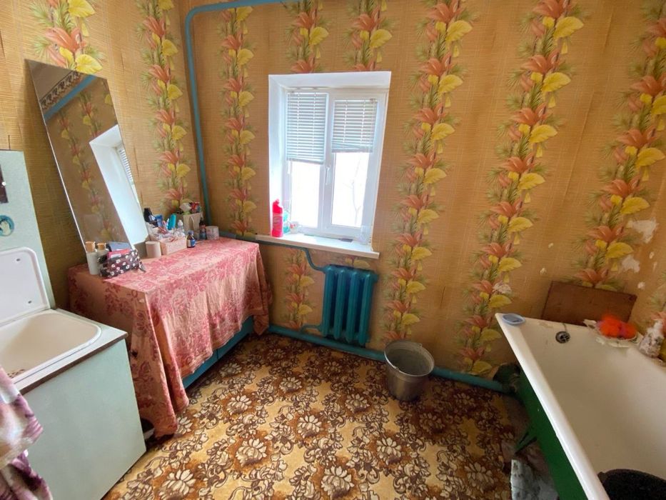 Продам гарний будинок,центр села