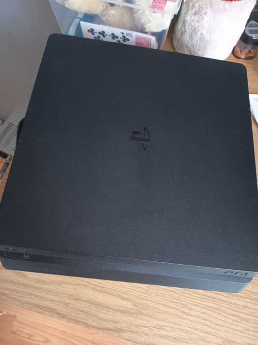 Ps4 sprzedam z jednym padem i grami