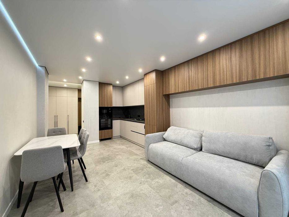 укомплектована велика 1 кімнатна квартира!