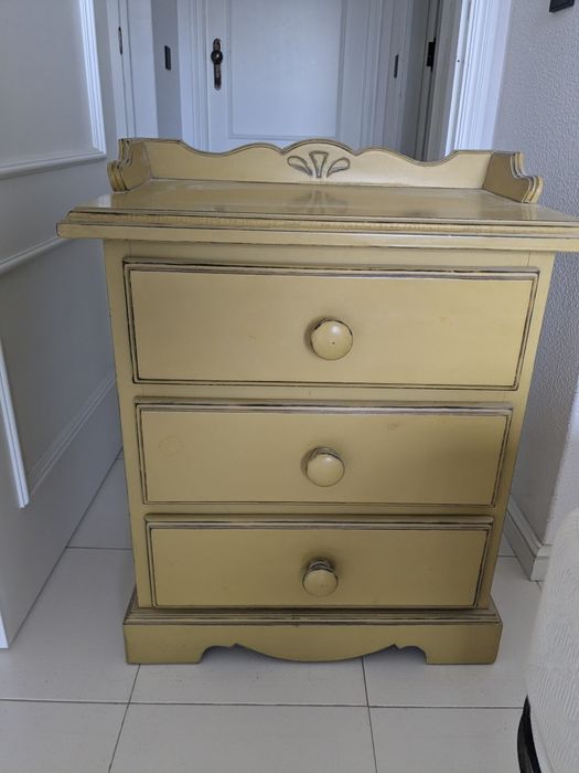 Mesinhas de cabeceira em segunda mão