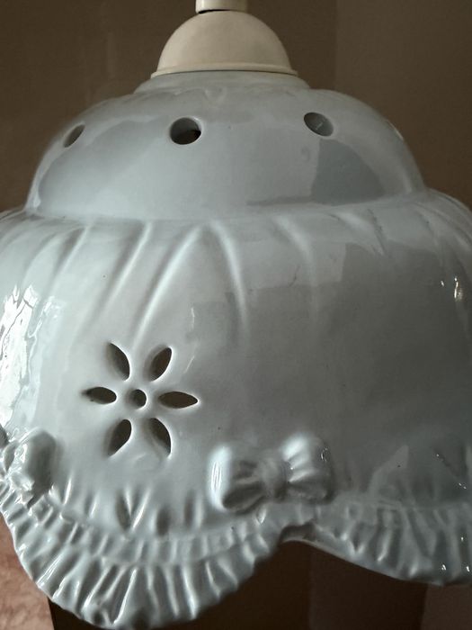 Candeeiro de tecto em louça