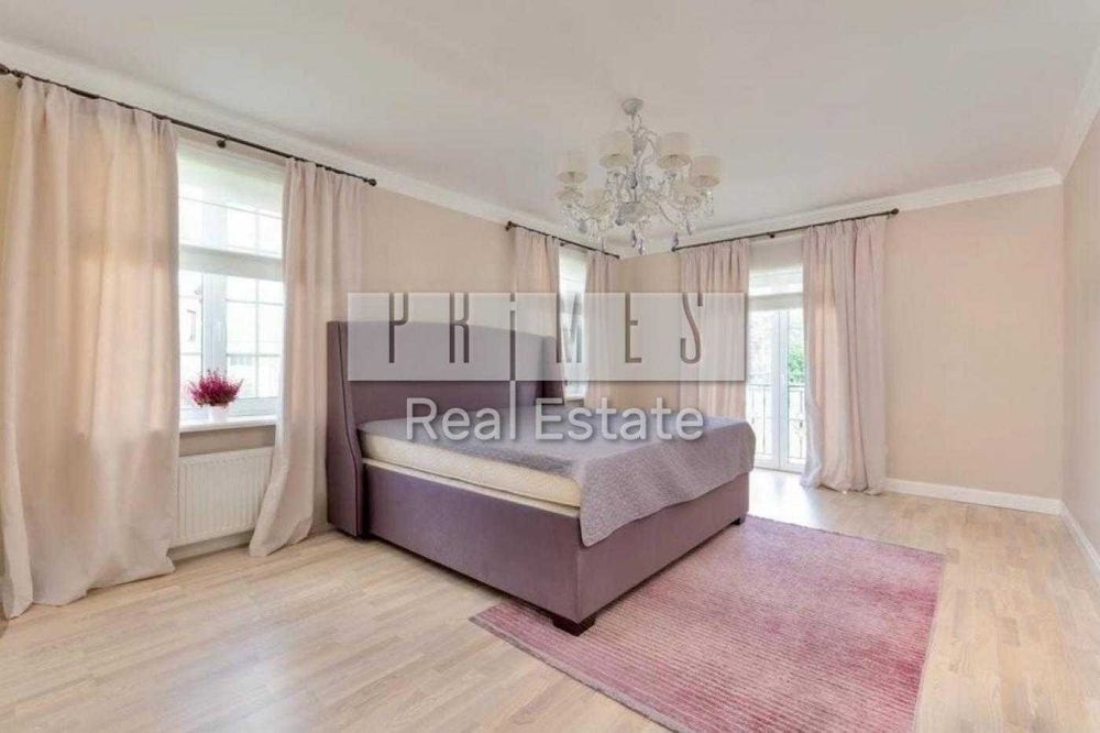 Продаж сучасного котеджу, з терасою та басейном, Романків