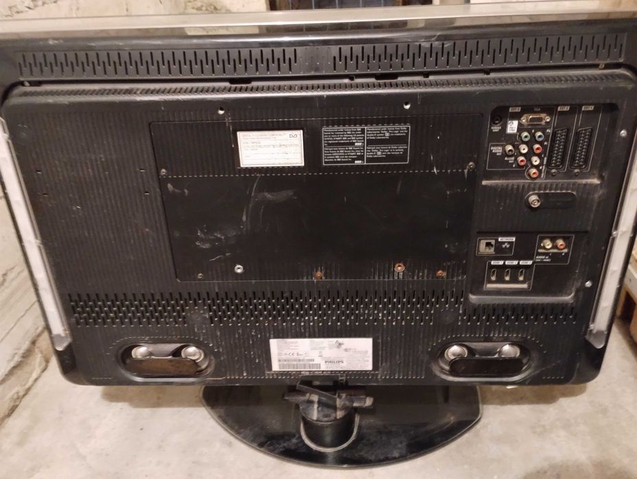 Telewizor płaski "Philips" z pilotem - 32 cale
