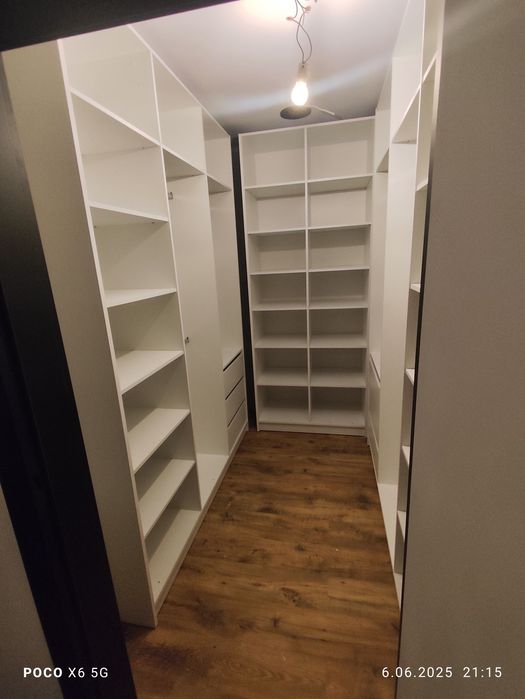 Układanie montaż paneli podłogowych, składanie mebli