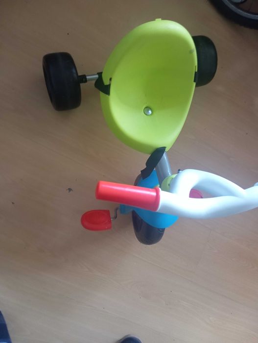 Vendo triciclo de criança novo sem caixa