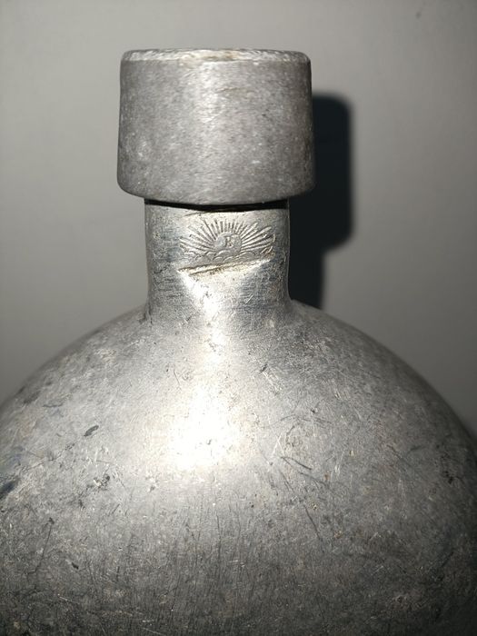 Cantil militar antigo