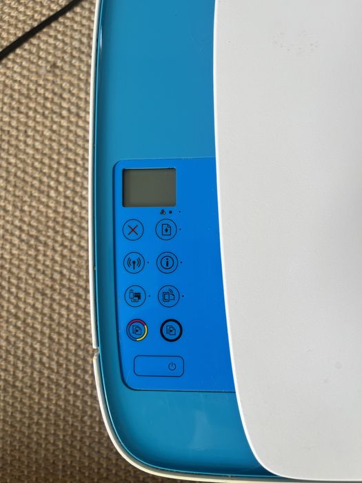 Impressora HP branca e azul