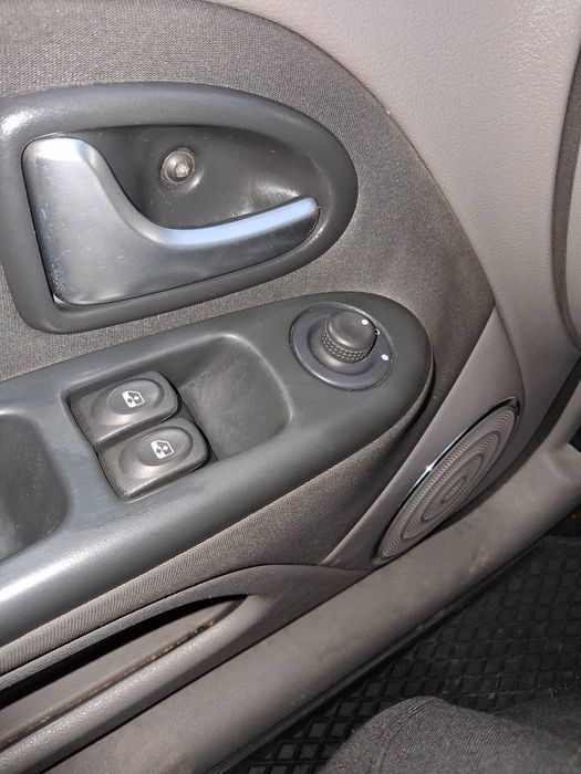 Автомобіль RENAULT Thalia