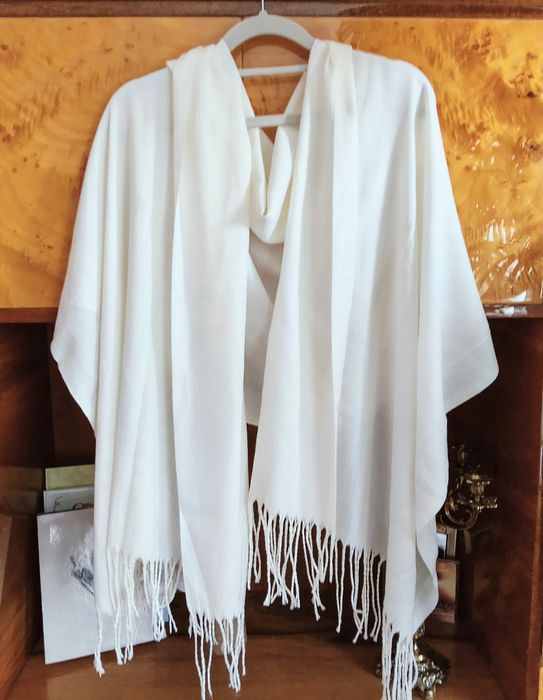 Cudny Kaszmirowy Lekki Kremowy Szal / 100% Cashmere