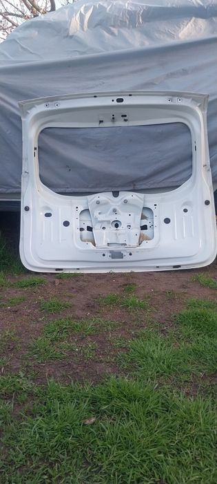 Продам б/у крышку багажника