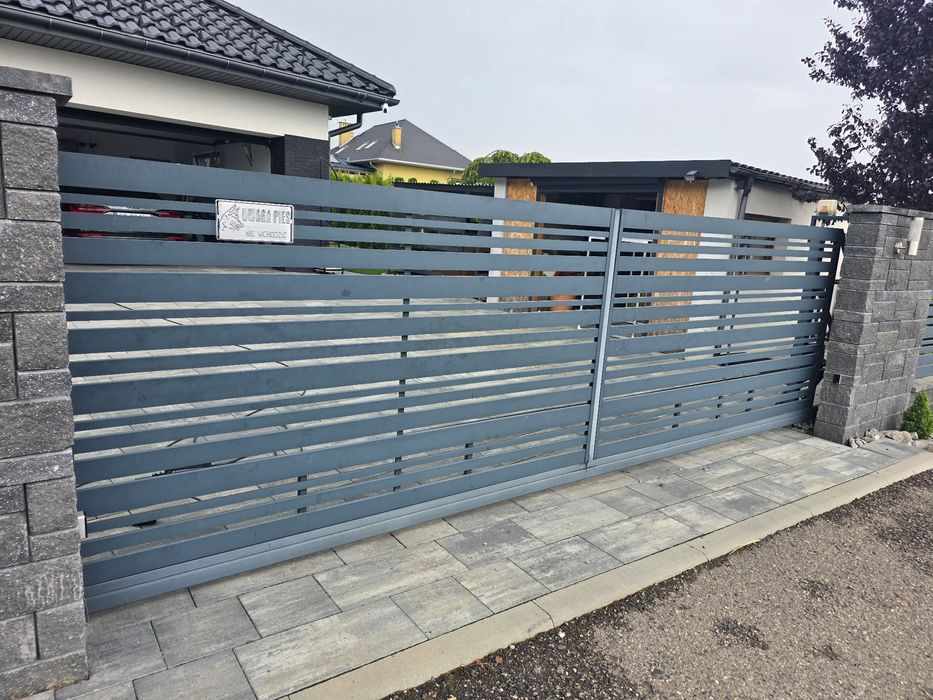 Panele ogrodzeniowe z brama I furtka