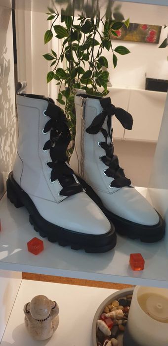 Botas brancas 37