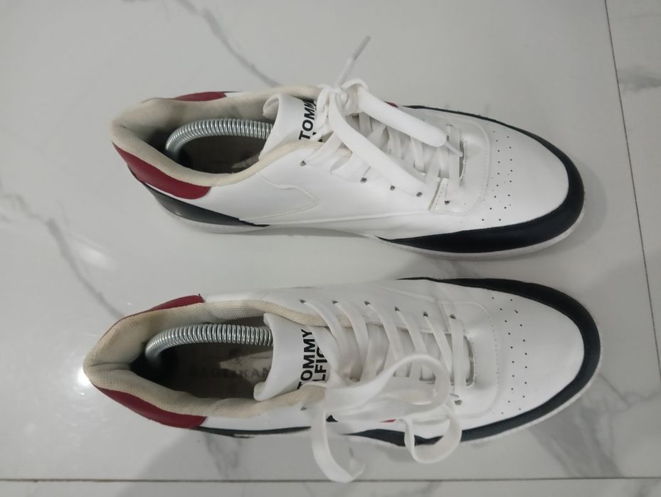 Białe buty Tommy Hilfiger rozmiar 43