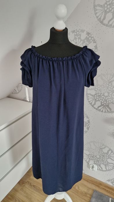 Elegancka sukienka kolor granatowy rozmiar 38-40.