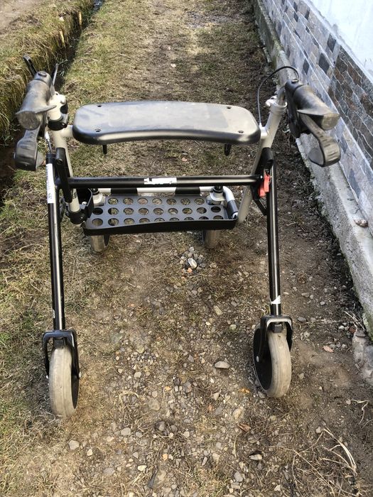 Ходунки для інвалідів