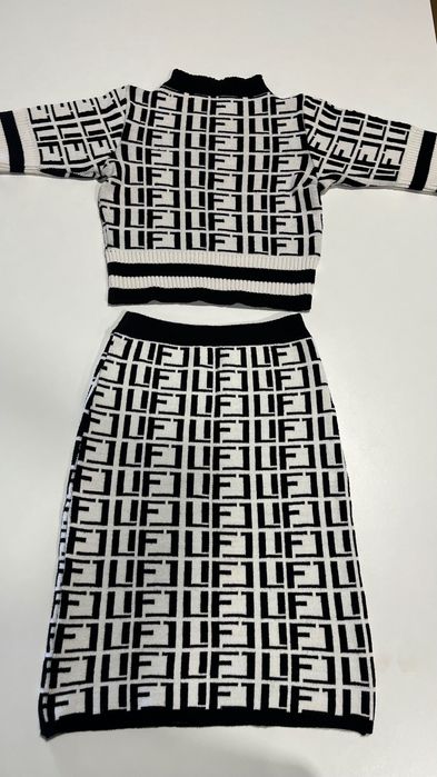 Conjunto crop top e saia