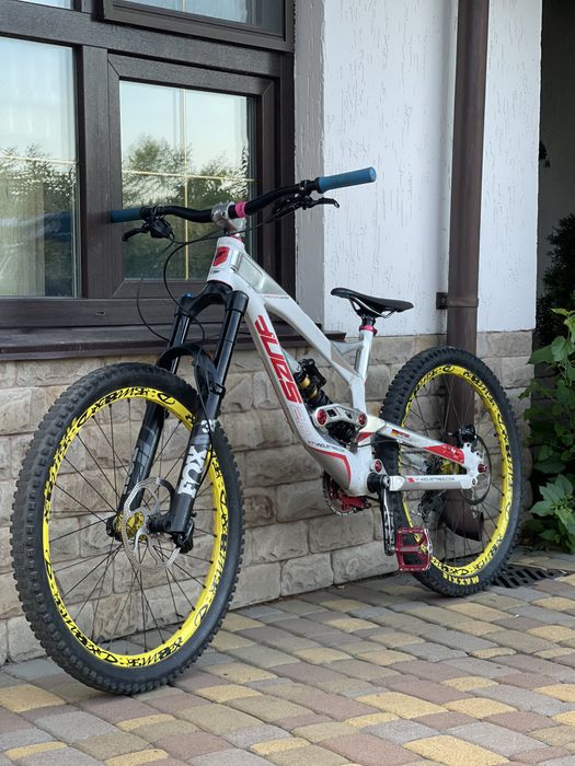 Yt tues 2015 M limited
