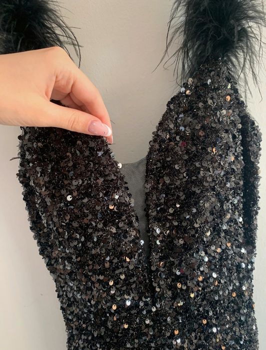 cekinowa sukienka z piórami to hit tego sezonu lou women