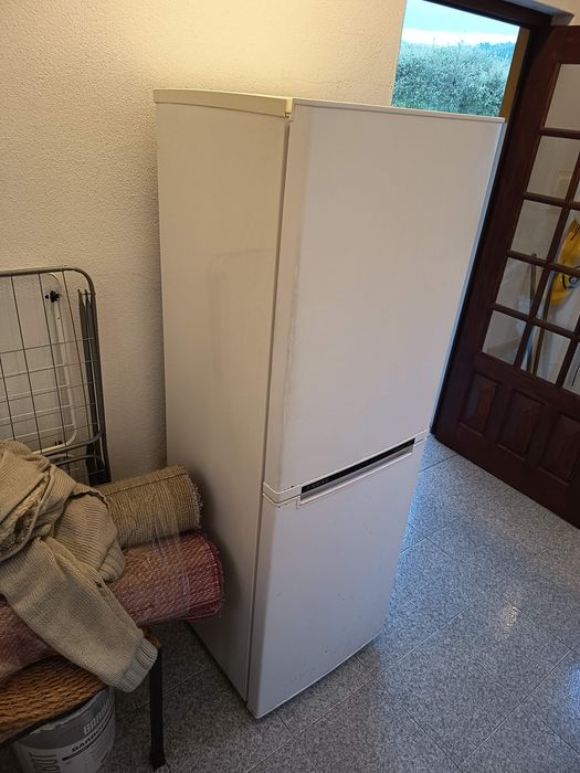 Frigorífico combinado 305L