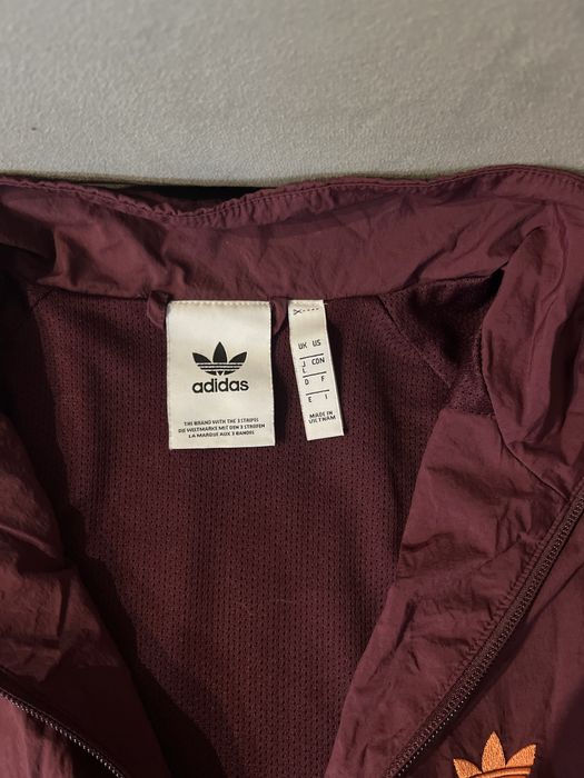 Ветровка Adidas.
