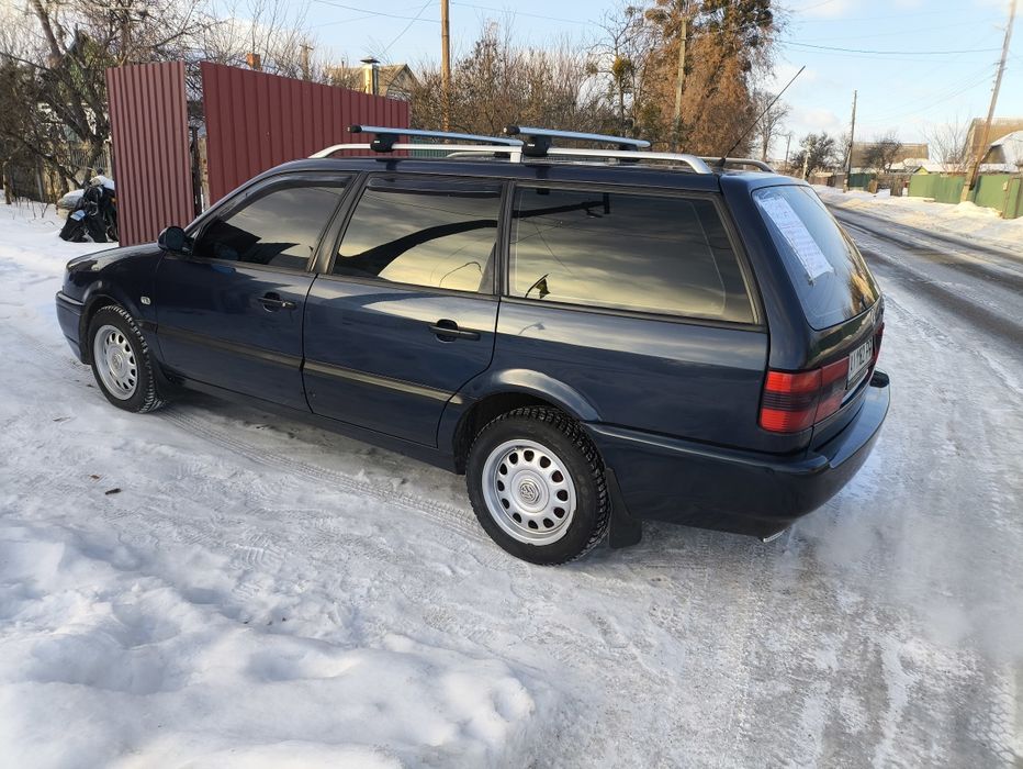 Фольцваген Б4 синій