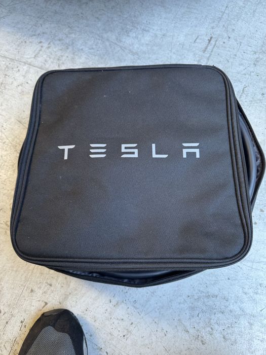 Оригінальна зарядка до електроавтомобіля Тесла, Tesla Type 2