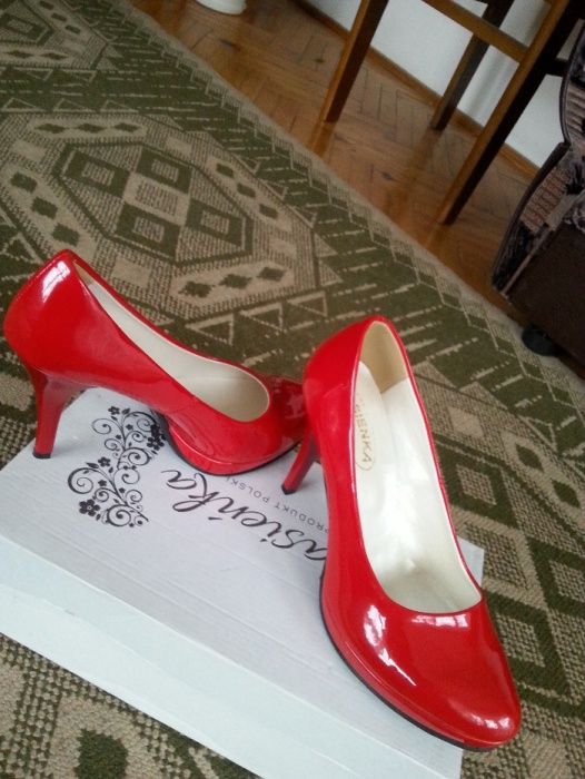 Buty czerwone rozm 38
