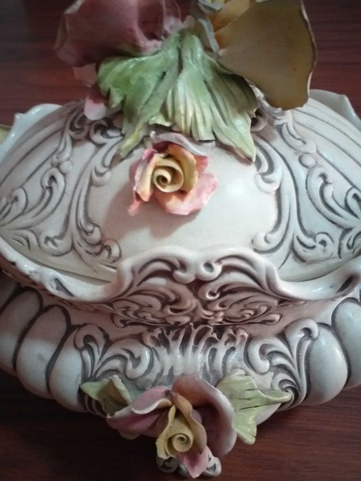 Terrina com prato decorativa antiga