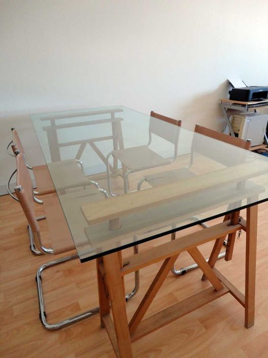 Mesa de Reunião ajustável com tampo em vidro + Conjunto de 4 cadeiras