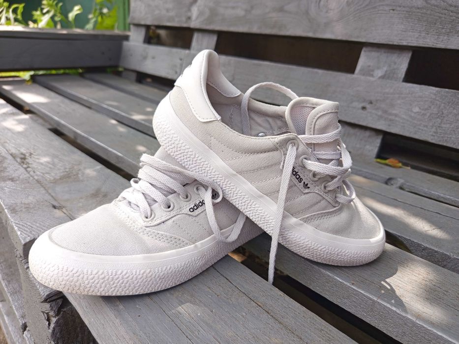 Стильні та Легкі Кеди Adidas