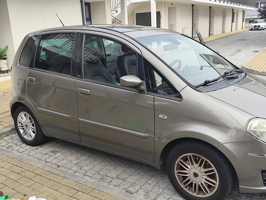 Carro Lancia musa caixa automática