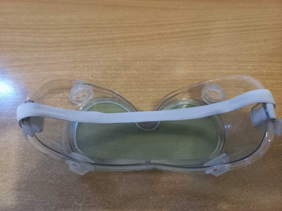 Защитные очки с непрямой вентиляцией
