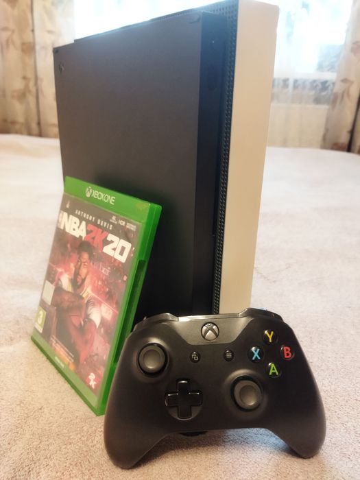 Xbox One X на 1 ТБ +диск NBA 2k20 + акаунт з іграми (GTA 5, RDR2, серія Mafia)