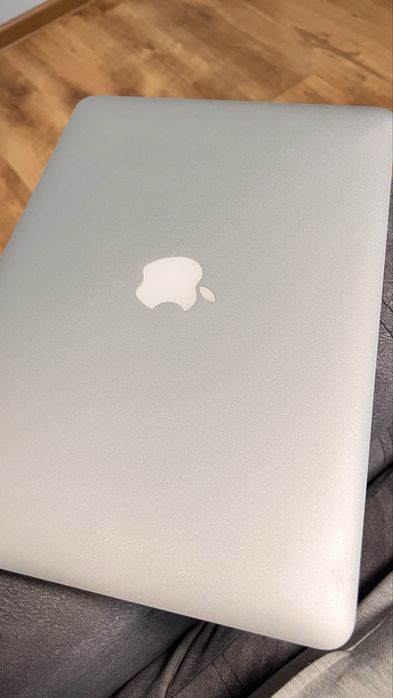 Макбук MacBook Air 2015 в гарному стані