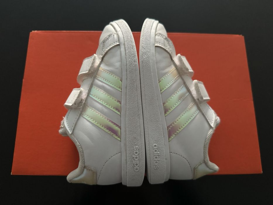 Sapatilhas Adidas tamanho 26