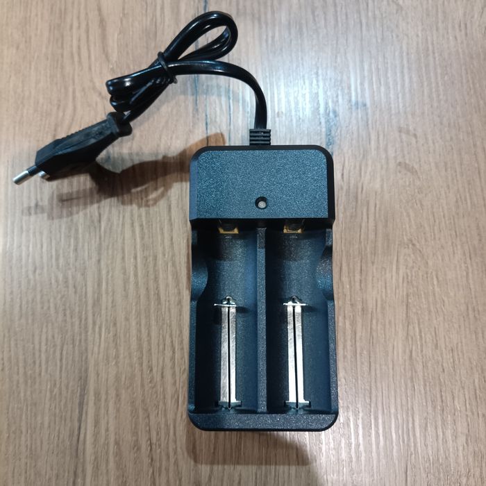 Ładowarka do ogniw 18650 i inne