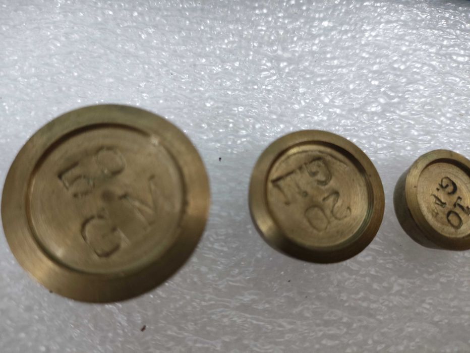 Estojo com balança de ourives