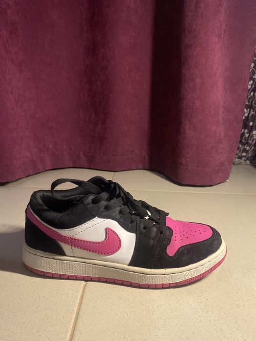 Зручні кросівки Nike Air Jordan 1 Low