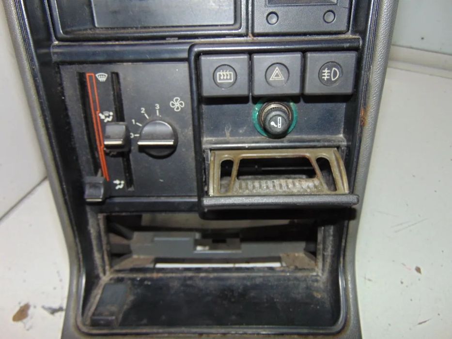 Renault 9/11 consola central
