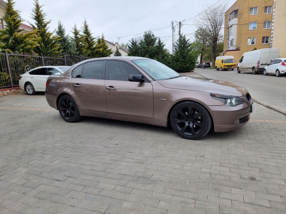 ПРОДАМ БМВ 530 .
